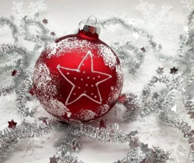 Ready to Deck the Halls? Here’s What You Need to Know About Artificial Christmas Trees