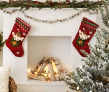 5 Reasons to Buy a Pre-Lit Artificial Christmas Tree for the Holidays