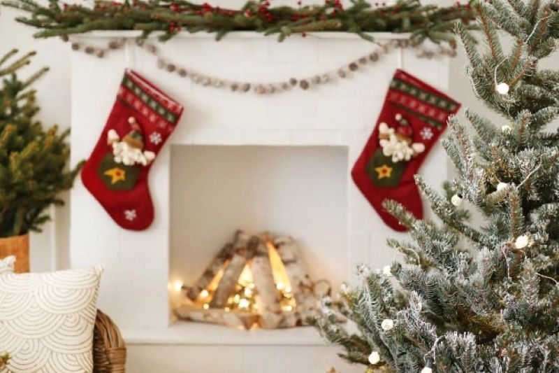 5 Reasons to Buy a Pre-Lit Artificial Christmas Tree for the Holidays