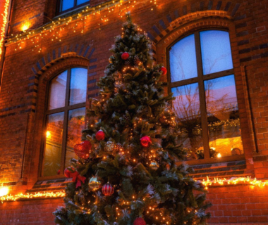 The History of Christmas Wreaths: From Ancient Rome to Artificial Decorations