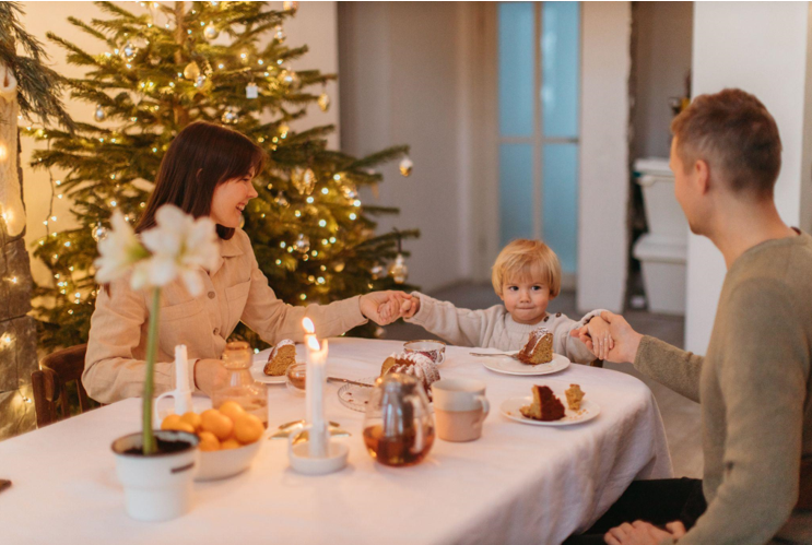 How to Make Your Company Christmas Dinner a Dazzling Affair with a Christmas Tree with Lights