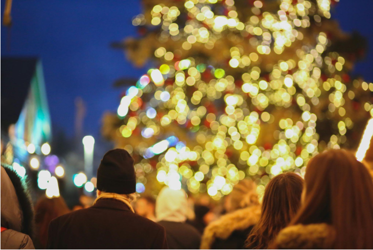 How to Choose the Perfect Christmas Tree Skirt